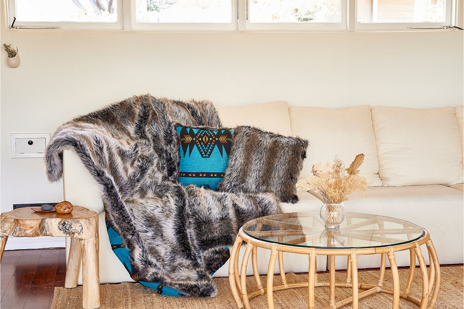 The 7 Must-Have Qualities of the Best Faux Fur Blanket