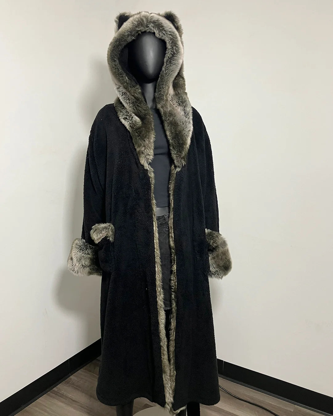*Almost Purfect* Classic Grey Wolf Robe - MEDIUM