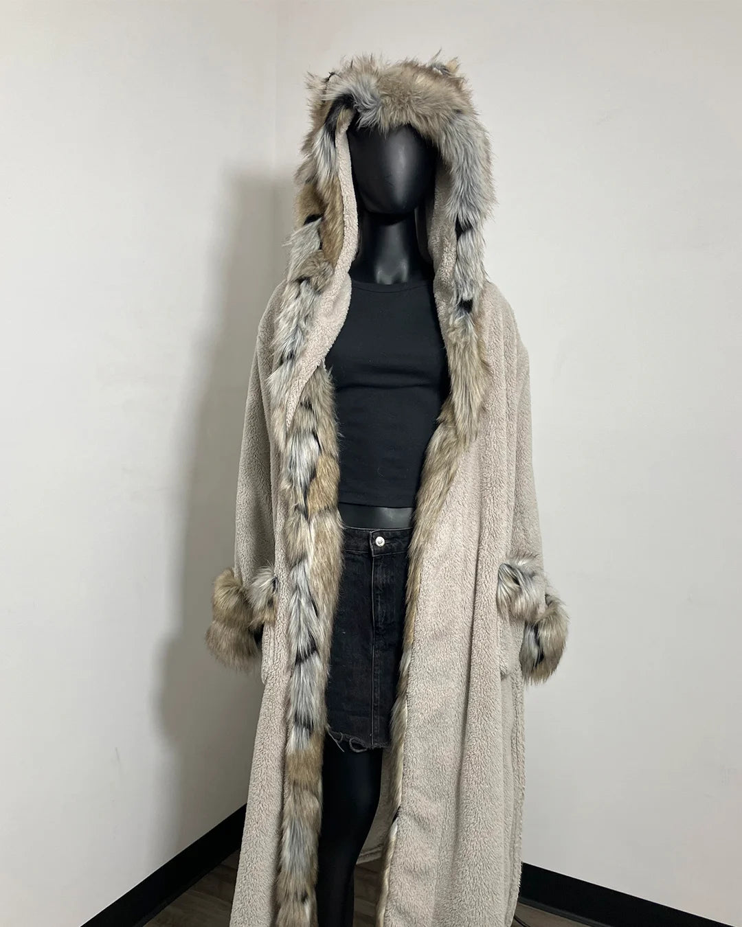 *Almost Purfect* Classic Wolverine Robe - MEDIUM