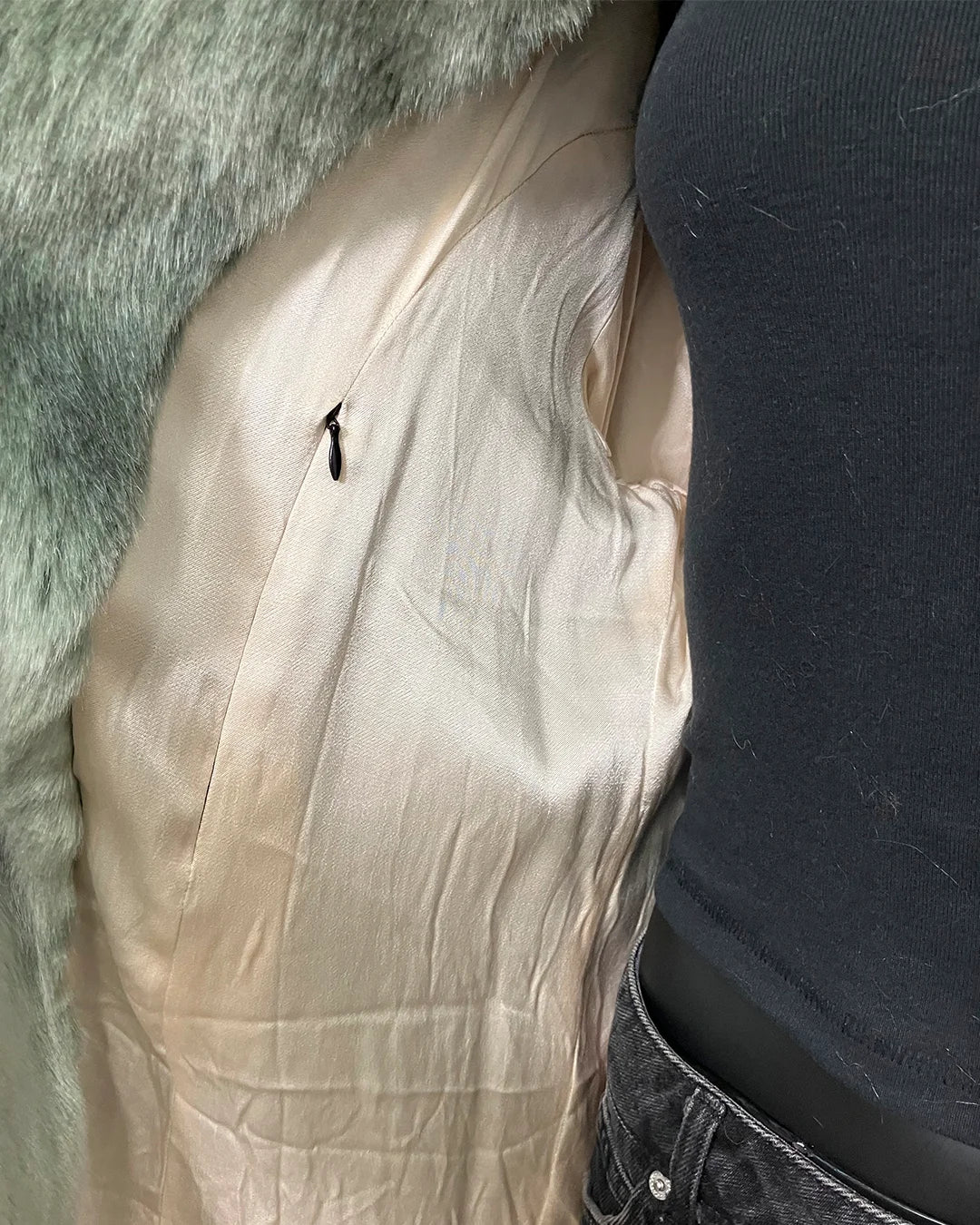 Close-up of the inner hummingbird fake fur jacket lining and the inner secret pocket 