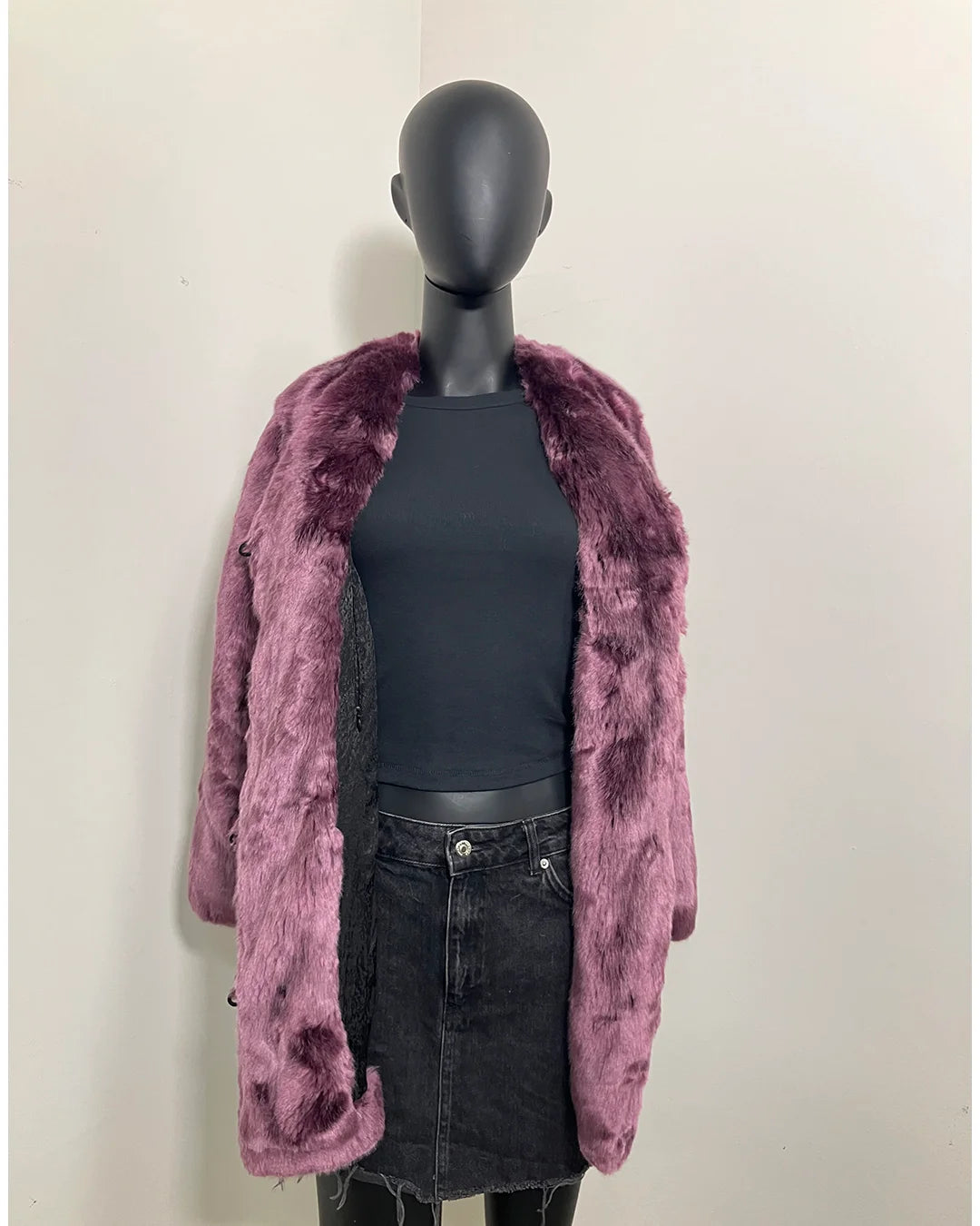 Mannequin wearing a lavender v-neck faux fur coat over a black outfit on a plain background. SpiritHoods Online Sample Sale Style: Luxe V-Neck Faux Fur Coat in Lavender Wolf in Size X-SMALL.