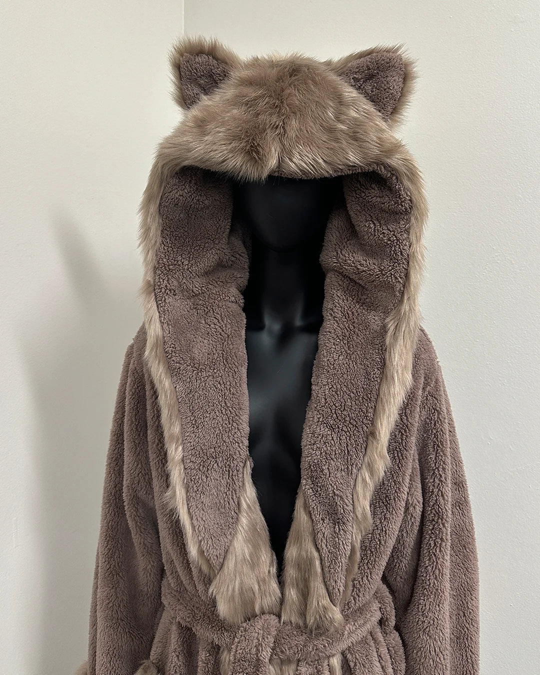 *Sample* Classic Short Collector Edition Faux Fur Robe | Mauve Cat -Medium