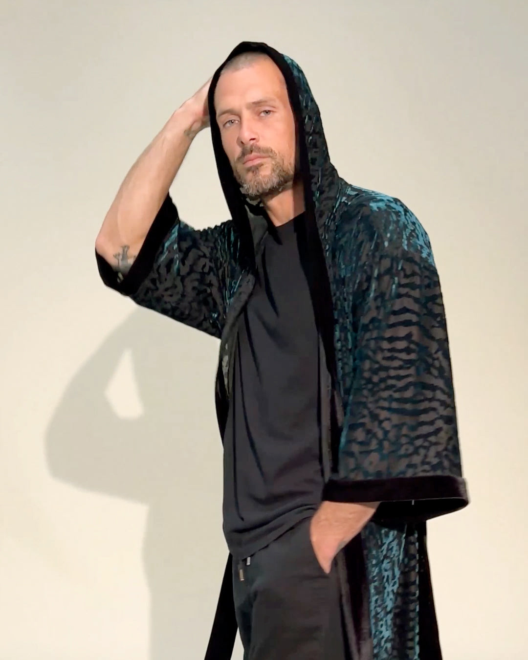 Emerald Tiger Hooded Burnout Velvet Kimono | Men's