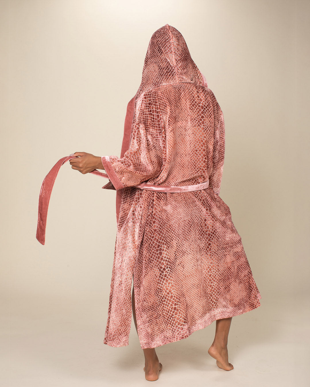 Rose Crocodile Hooded Burnout Velvet Kimono | Women&#39;s