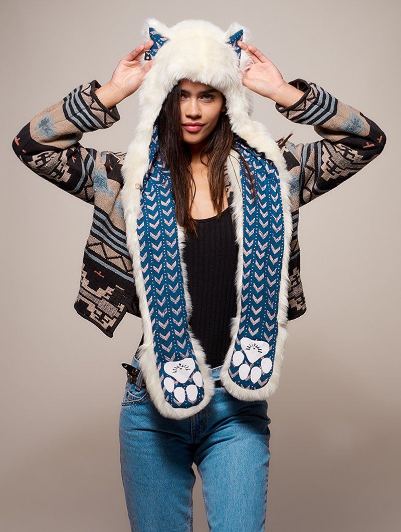 Woman wearing faux fur Arctic Wolf CE SpiritHood