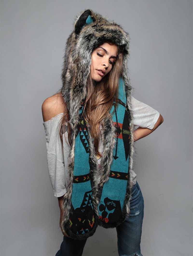 Woman wearing faux fur Direwolf Italy Collectors Edition