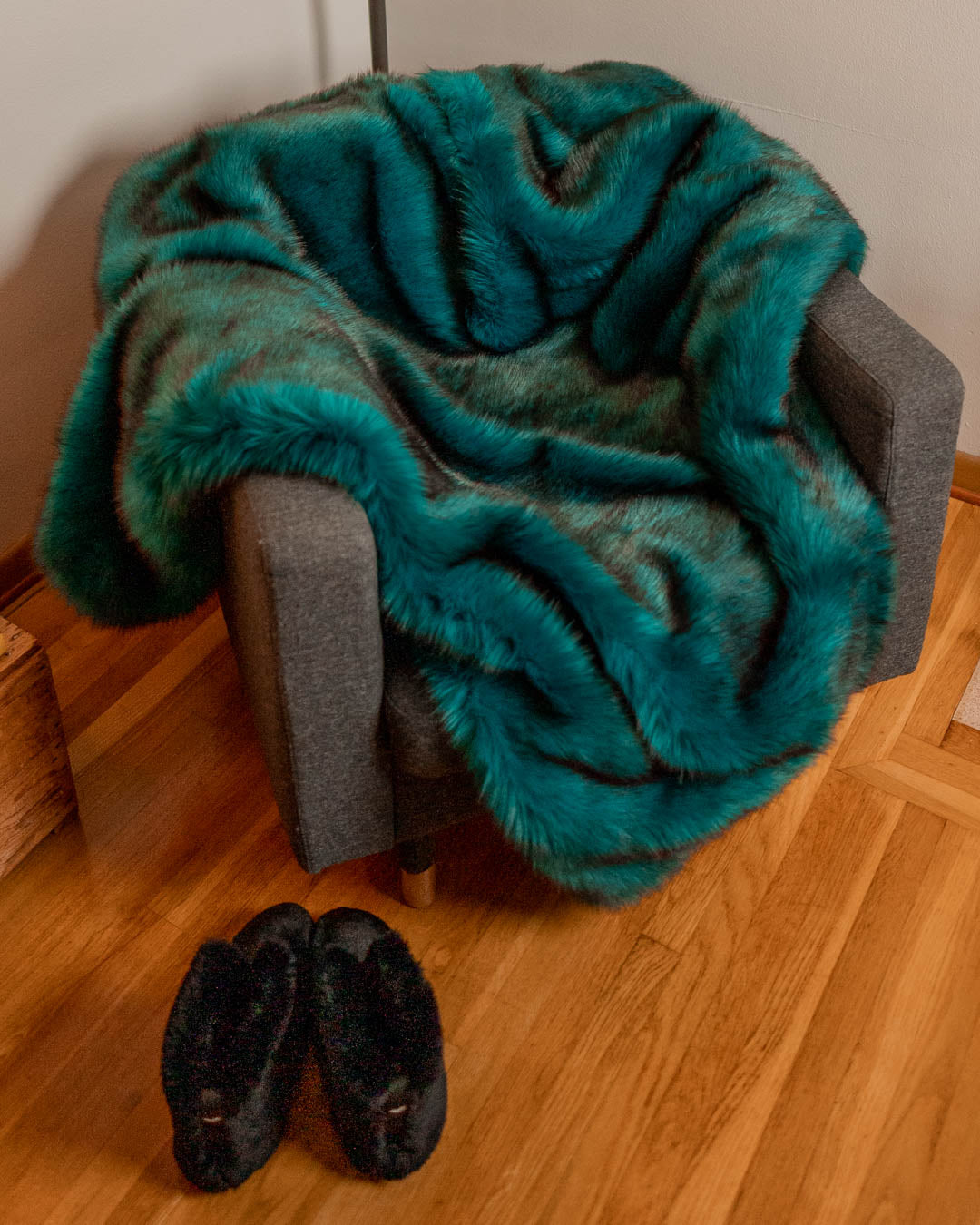 Tahitian Wolf Collector Edition Faux Fur Throw
