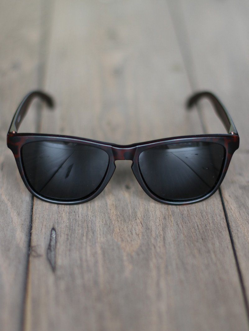 Unisex Sunglasses with Tortoise Shell Design